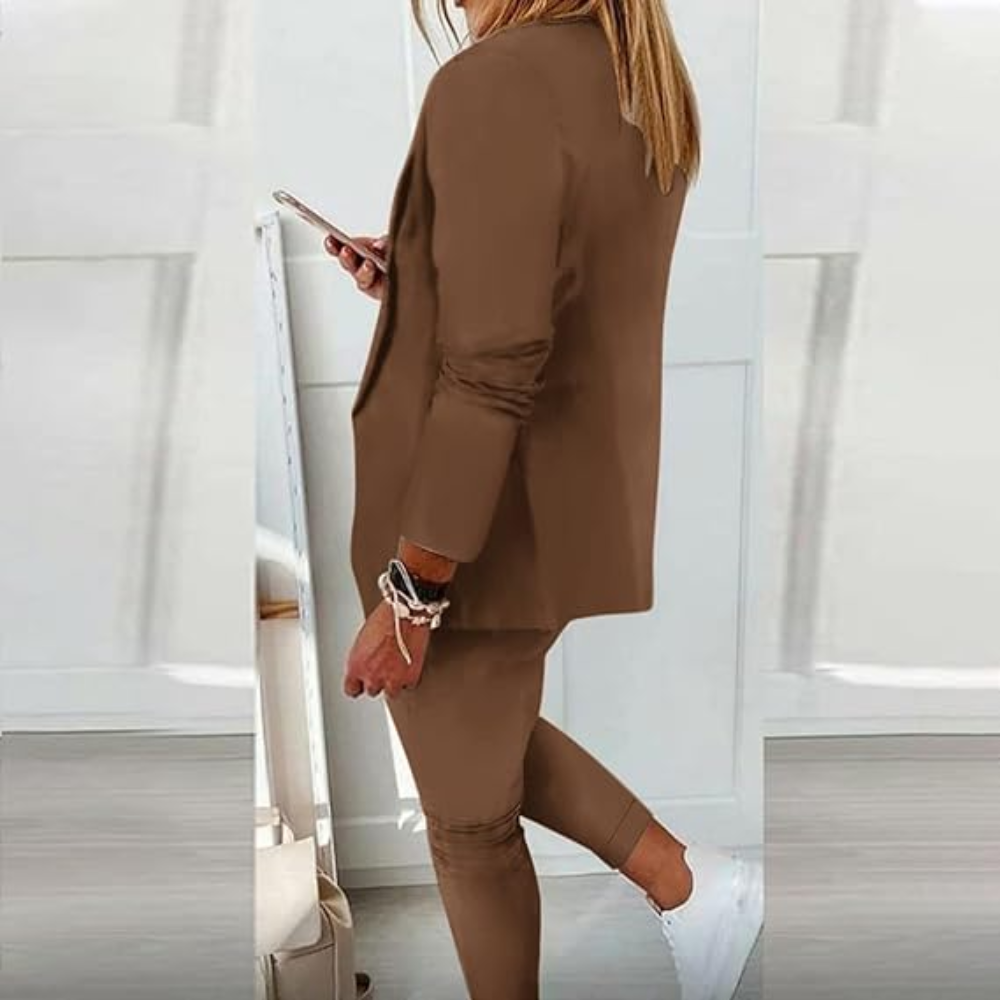 Women's Blazer Set - Tailored Fit - Notch Lapel - Ankle-Length Slim Fit Trousers
