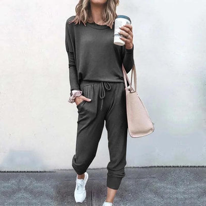 Women's Jogging Set - Relaxed Fit - Long-Sleeved Top & Jogging Pants with Drawstring and Pockets