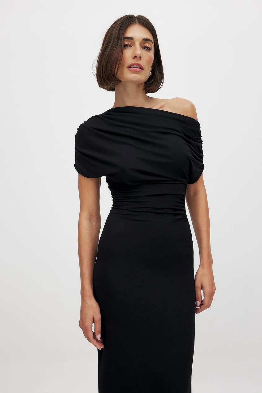 Alice - Chic One-Shoulder Dress with Ruched Detail for a Refined and Glamorous Look