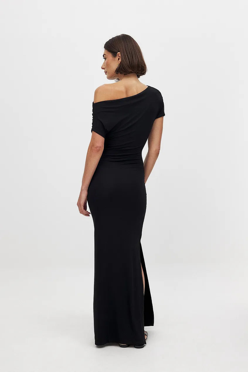 Alice - Chic One-Shoulder Dress with Ruched Detail for a Refined and Glamorous Look