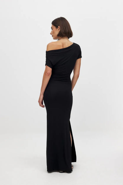 Alice - Chic One-Shoulder Dress with Ruched Detail for a Refined and Glamorous Look